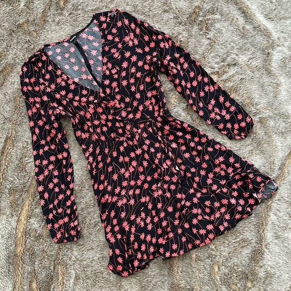 Express Dresses & Skirts - Express Floral Print Long Sleeve Ruffle Accent Mini Dress Size Small